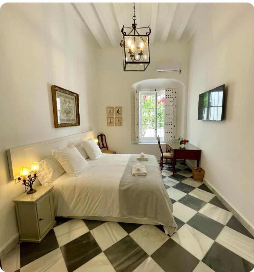 Gatu Premium Apartamento Palacio Oneto Con Jardin Privado " Preferente Mayores De 25 Anos Y Familias " El Puerto de Santa Maria Exterior photo